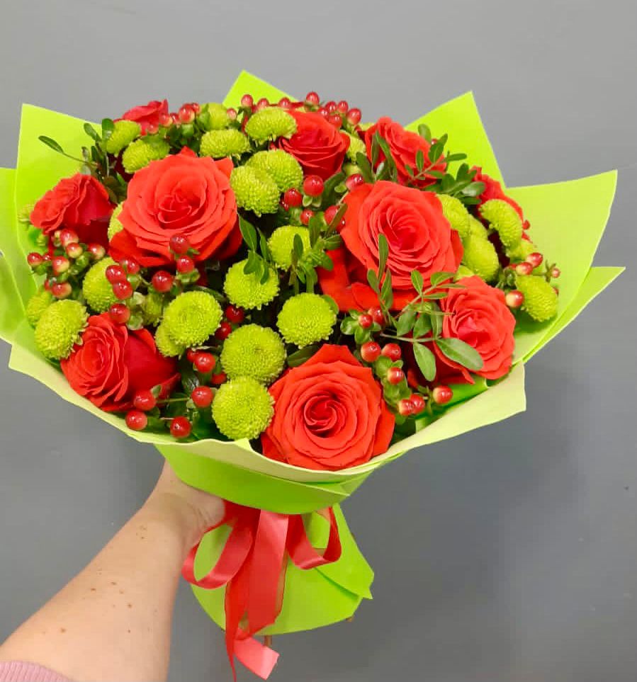 Букет цветов из: Хризантемы и Розы в Красночервонном