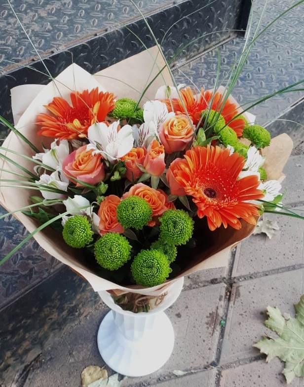 Букет цветов из: Герберы, Хризантемы, Альстромерии и Розы в Красночервонном