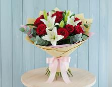 Букет цветов из:  Лилии и Розы в Красночервонном