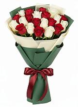 Букет Микс из красных и белых роз в Красночервонном