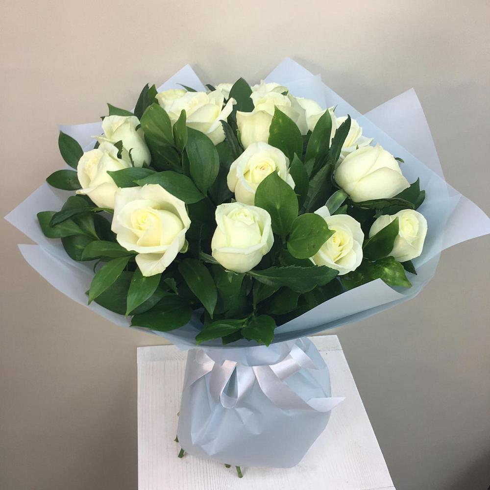 Букет 15 Белых роз Проуд в Красночервонном