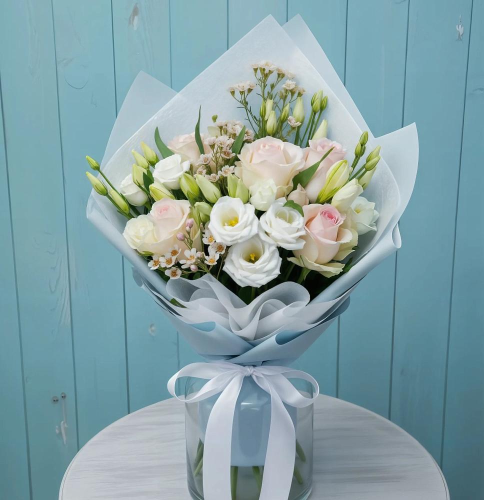 Букет цветов из: Розы и Лизиантусы в Красночервонном