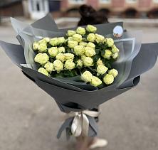 Букет Белые кустовые розы Солинеро в Красночервонном