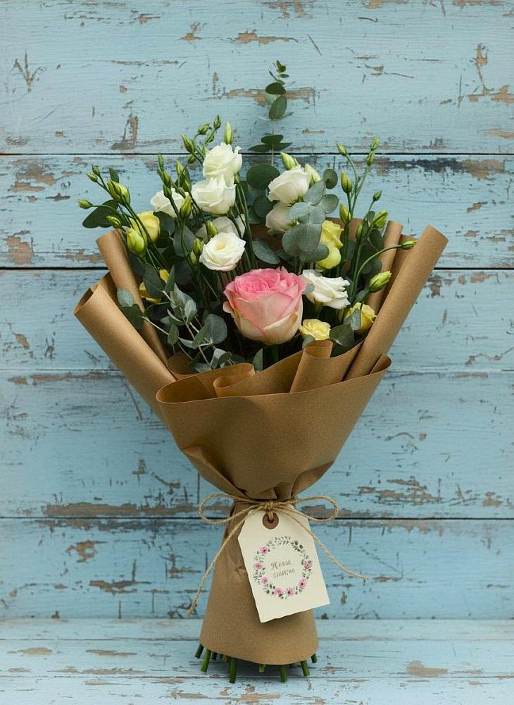 Букет цветов из: Розы и Лизиантусы в Красночервонном