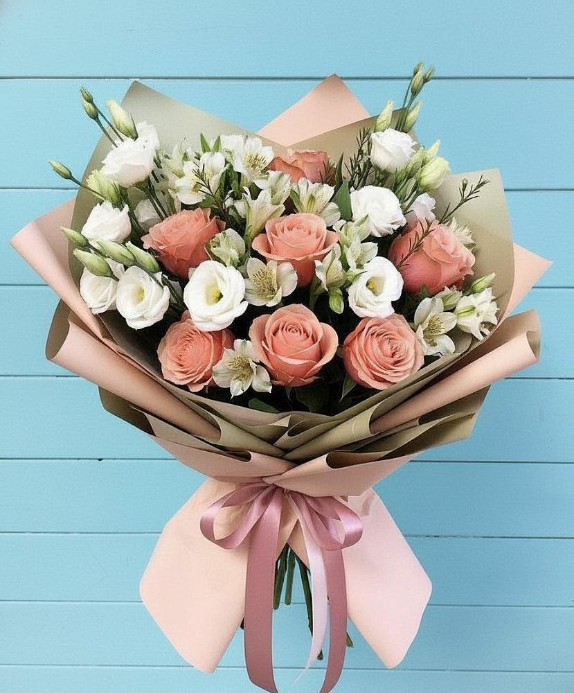 Букет цветов из: Розы, Альстромерии и Лизиантусы в Красночервонном