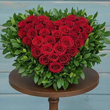 Цветочная композиция из Розы в виде сердца в Красночервонном