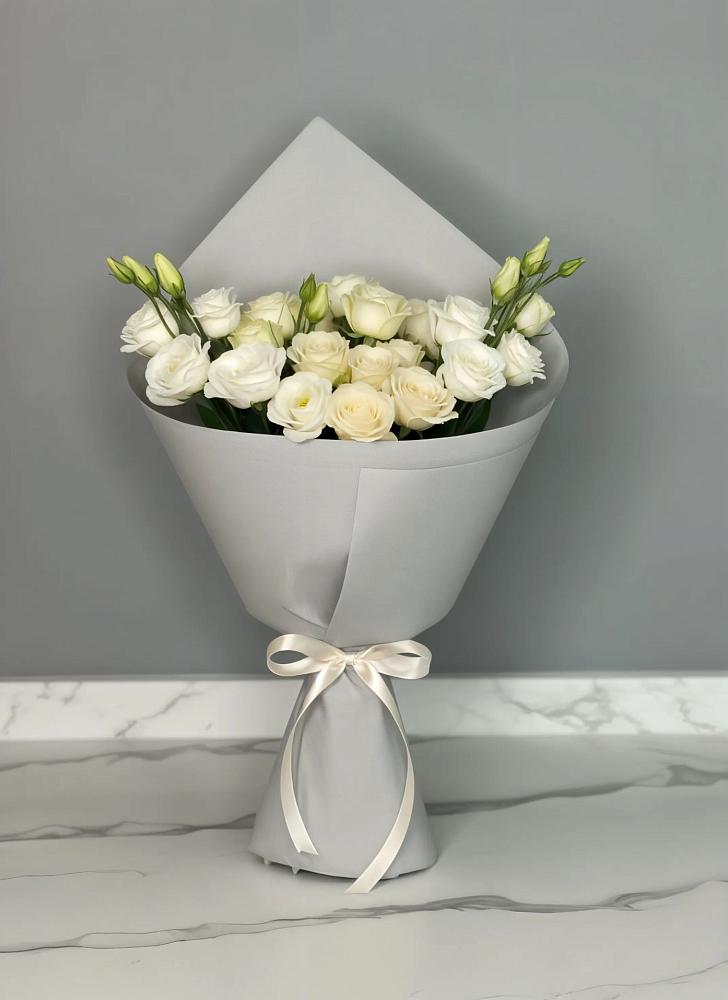 Букет цветов из: Розы и Лизиантусы в Красночервонном