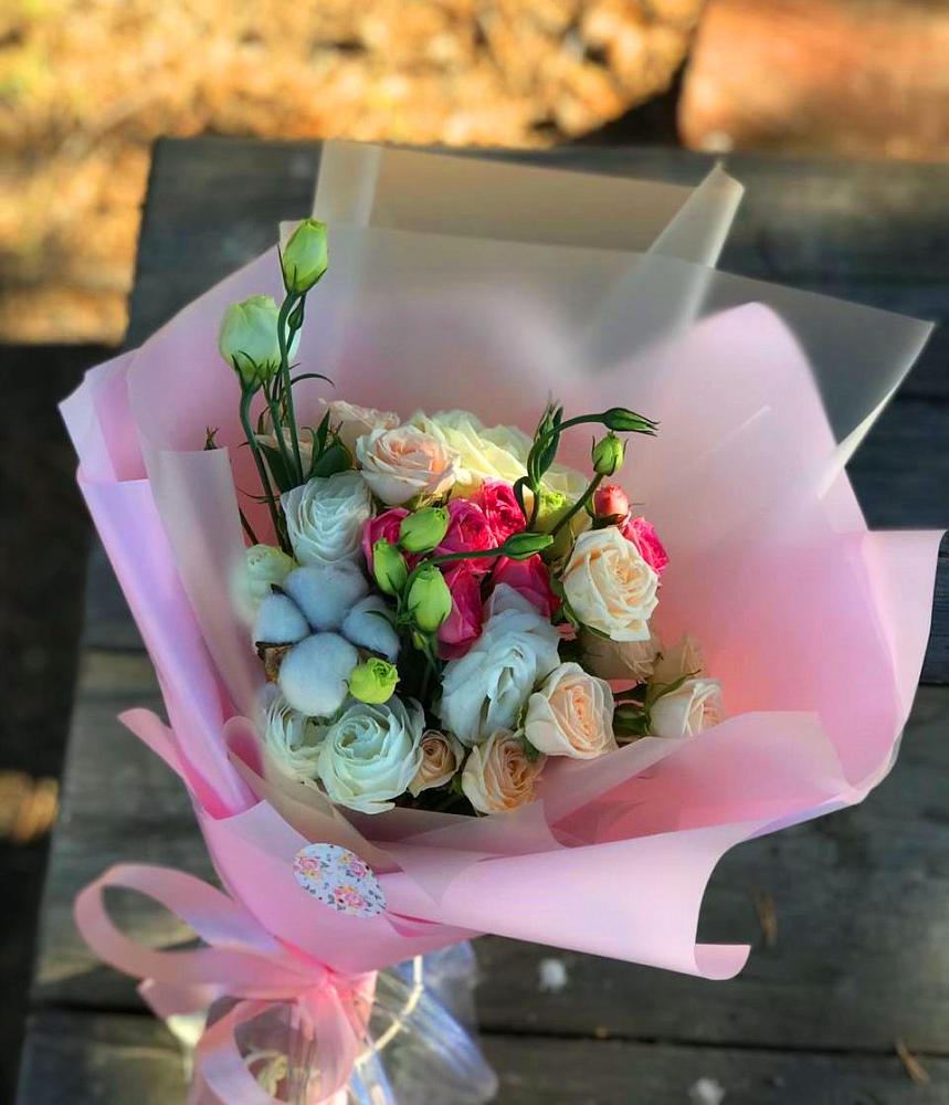 Букет цветов из: Розы и Лизиантусы в Красночервонном