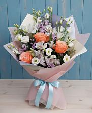 Букет цветов из:  Лизиантусы, Розы, Альстромерии и Гипсофила в Красночервонном