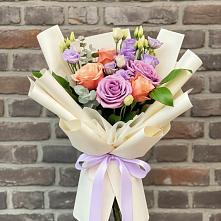 Букет цветов из:  Лизиантусы и Розы в Красночервонном