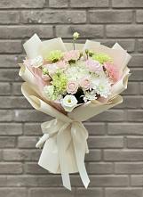 Букет цветов из:  Гвоздики, Розы, Лизиантусы и Хризантемы в Красночервонном