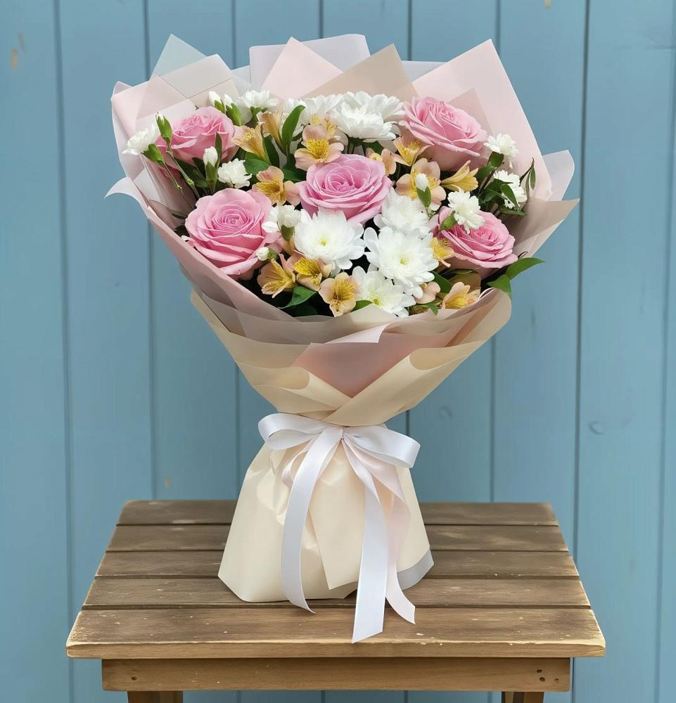 Букет цветов из: Гвоздики, Орхидеи и Розы в Красночервонном