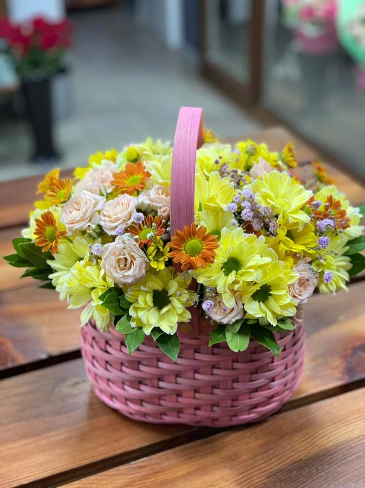 Цветочная композиция из Хризантемы и Розы в корзине в Красночервонном
