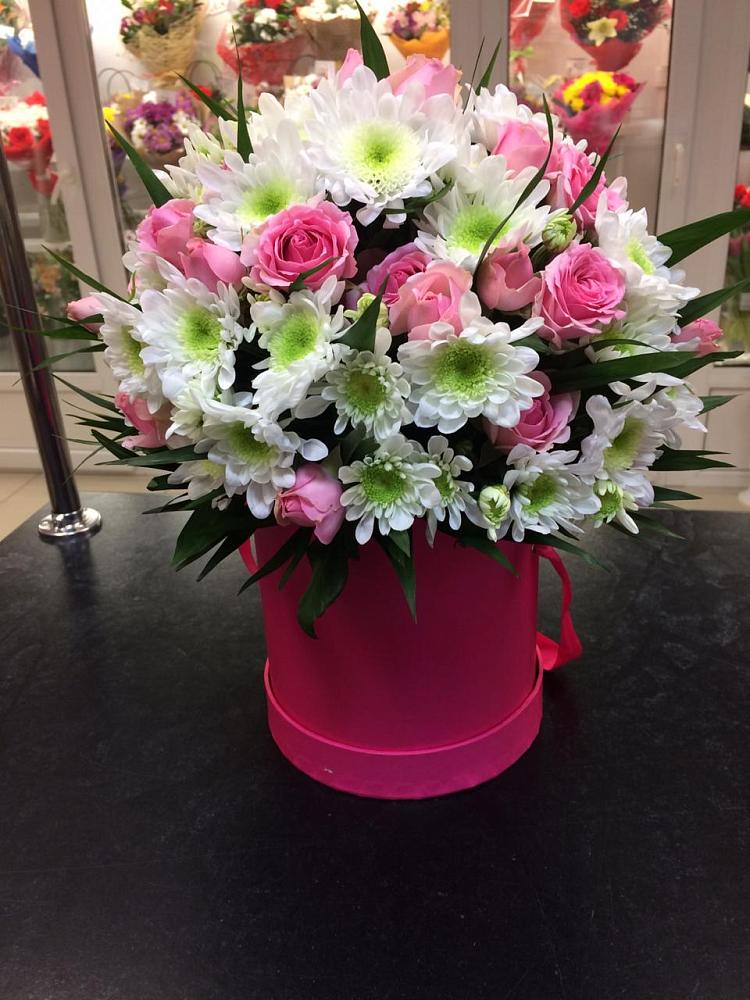 Цветочная композиция из Розы и Хризантемы в шляпной коробке в Красночервонном