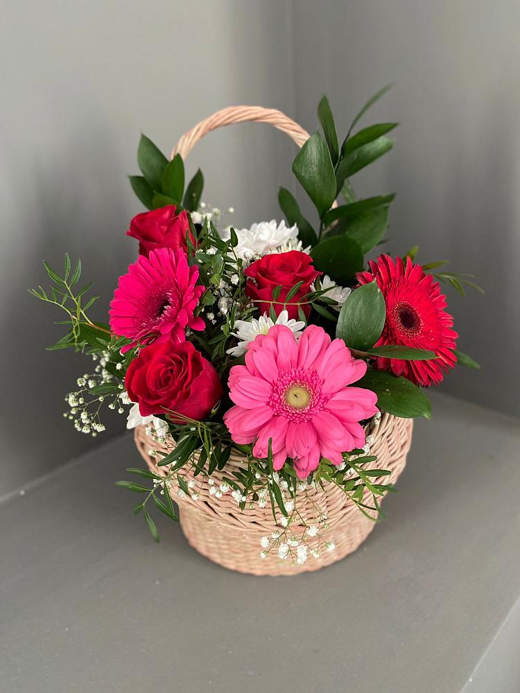 Цветочная композиция из Розы, Хризантемы и Герберы в корзине в Красночервонном