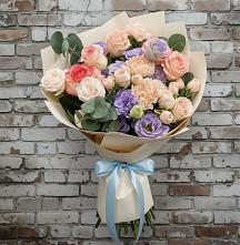 Букет цветов из:  Розы, Лизиантусы и Гвоздики в Красночервонном