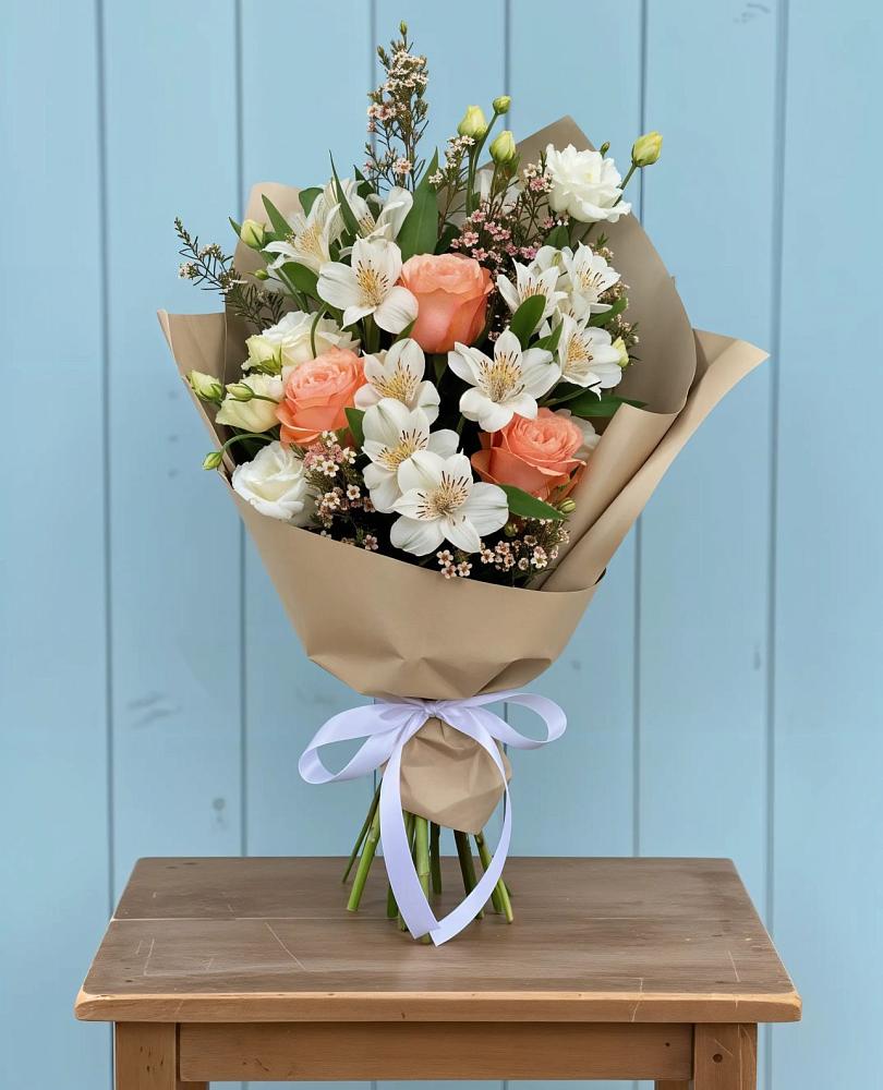 Букет цветов из: Альстромерии, Лизиантусы, Розы и Хризантемы в Красночервонном