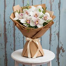 Букет цветов из:  Орхидеи и Розы #REPLACE_PRED# Красночервонном