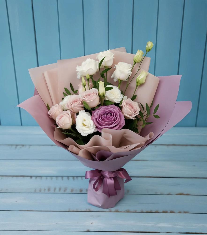 Букет цветов из: Розы и Лизиантусы в Красночервонном